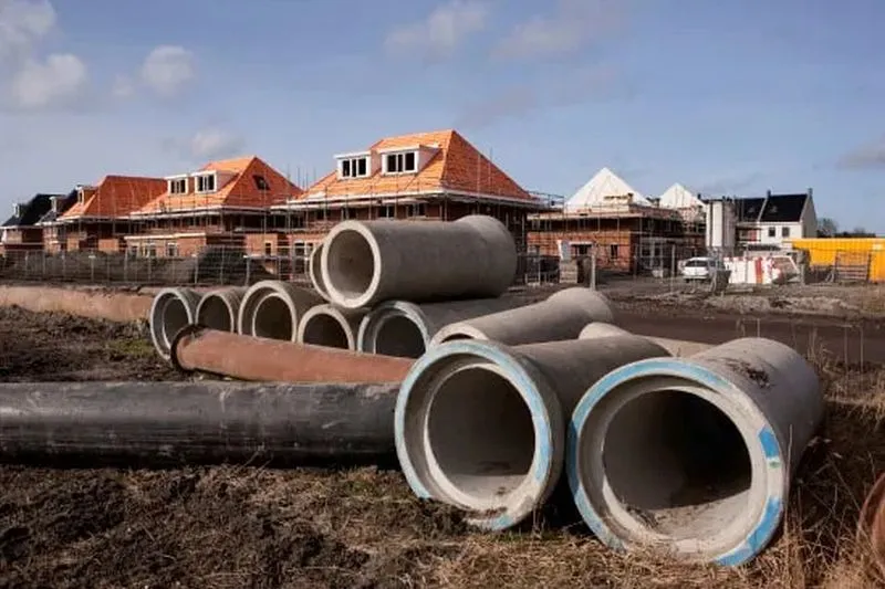 Bijna 60% van de huiseigenaren vindt dat nieuwe woningen mogen worden gebouwd op landbouwgrond en weilanden. 