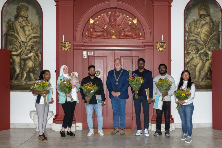 Nieuwe Nederlanders gefeliciteerd door burgemeester