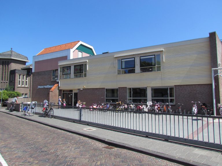 De verbouwing van de katholieke basisschool Pancratius in Enkhuizen heeft vertraging opgelopen.