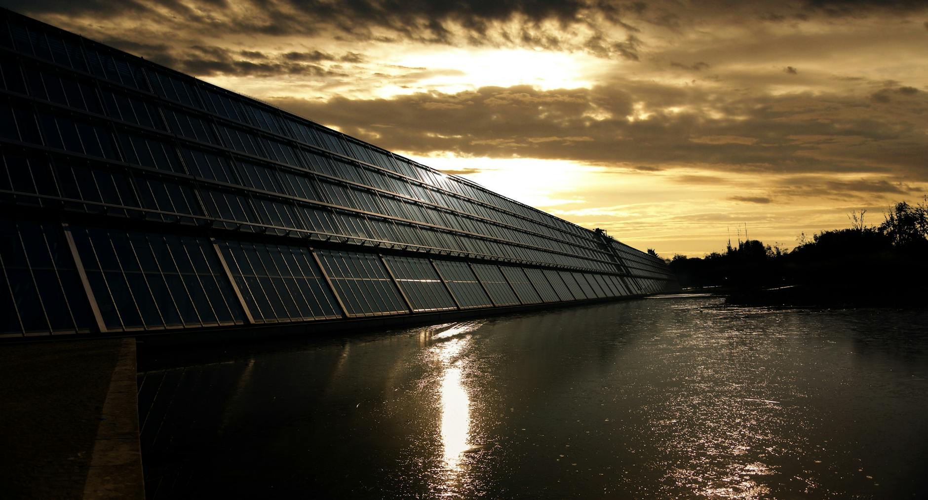 Peiling: Zonne-atollen in het IJsselmeer om groene energie op te wekken