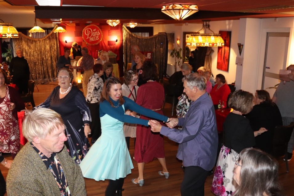 Sociaal Eetcafé en Wijkcentrum De Bonte Veer organiseert in samenwerking met Ondernemingsfonds Enkhuizen ‘Het Danspaleis’